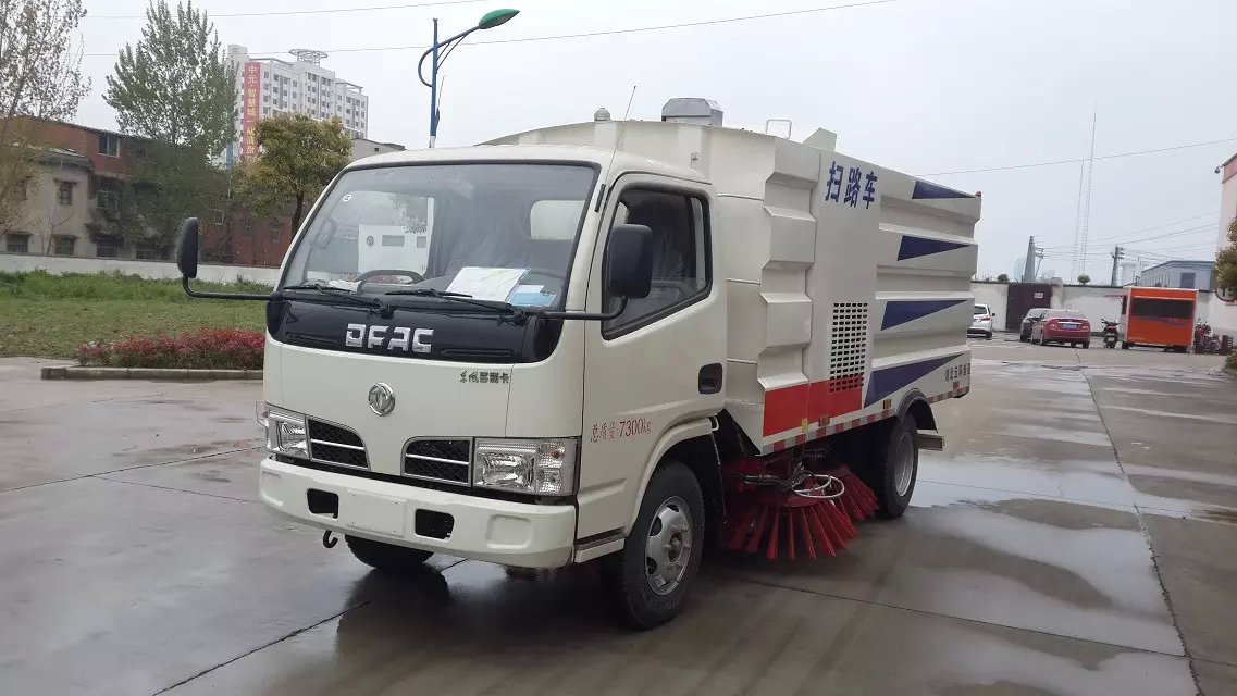 東風福瑞卡掃路車