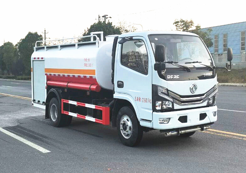 東風小多利卡5噸消防灑水車