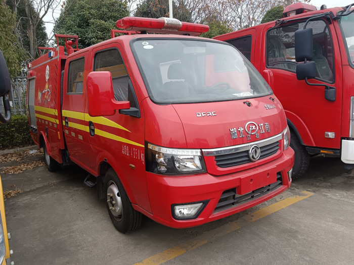 5噸消防灑水車多少錢_商業(yè)區(qū)倉庫消防車_2.5-5噸泡沫消防車現(xiàn)車報價