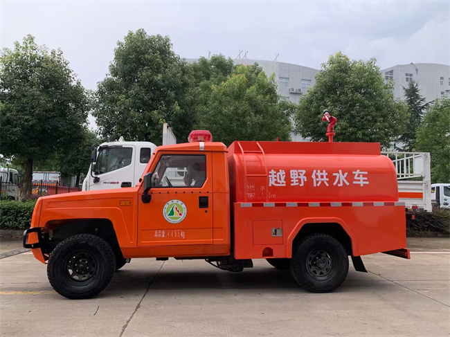 小型皮卡器材消防車_2噸四驅(qū)越野消防灑水車_吉林寧夏_森林消防越野巡邏車北汽雙排5座供水車