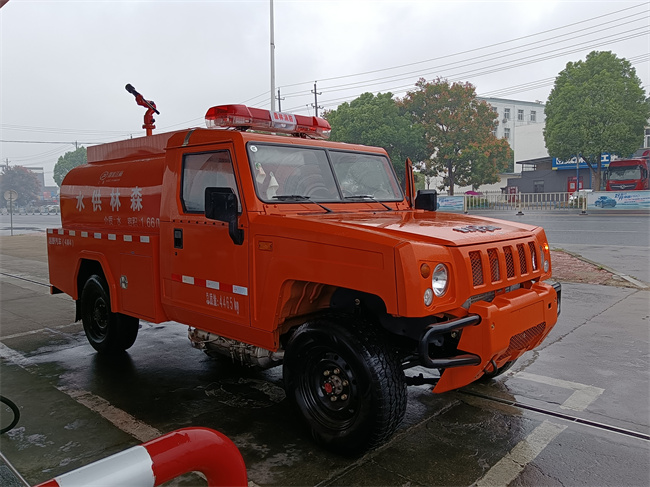 小型皮卡器材消防車_2噸四驅(qū)越野消防灑水車_吉林寧夏_森林消防越野巡邏車北汽雙排5座供水車