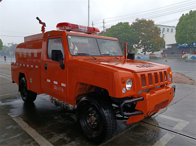 小型皮卡器材消防車_2噸四驅(qū)越野消防灑水車_河南湖北_滅火巡邏消防車_北汽吉普四驅(qū)森林防火巡邏車