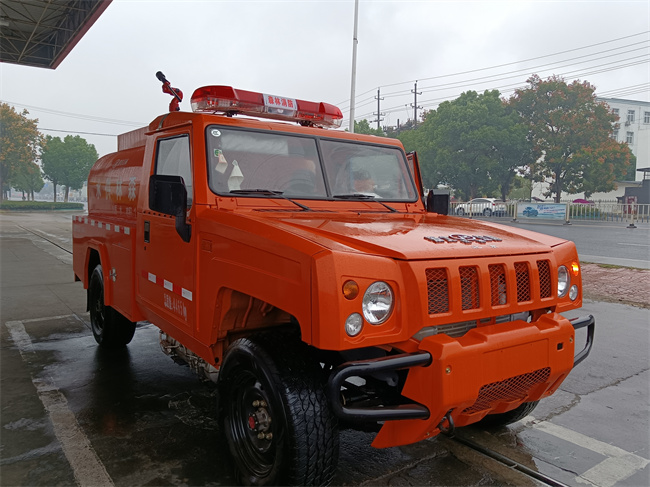 森林巡邏消防車(chē)_越野消防灑水車(chē)_內(nèi)蒙古遼寧_山區(qū)林場(chǎng)草原消防救火車(chē)_北汽勇士四驅(qū)森林防火指揮車(chē)