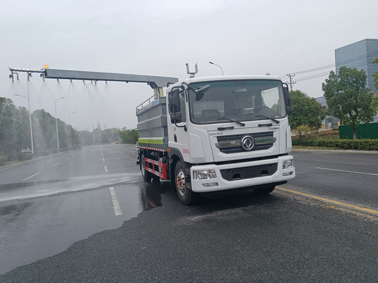 東風(fēng)D9旋轉(zhuǎn)伸縮臂鐵路抑塵車-程力12方煤炭運輸降塵_榆林12方抑塵灑水車_霧化感應(yīng)噴淋車_煤炭降塵車