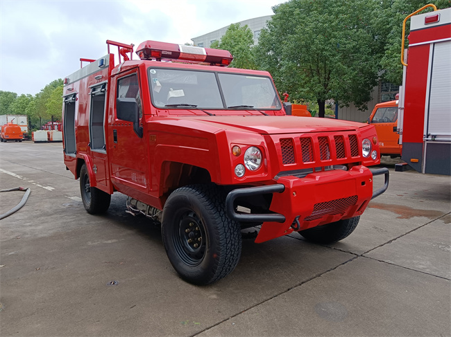 森林巡邏消防車(chē)_越野消防灑水車(chē)_內(nèi)蒙古遼寧_山區(qū)林場(chǎng)草原消防救火車(chē)_越野四驅(qū)運(yùn)兵突擊消防車(chē)