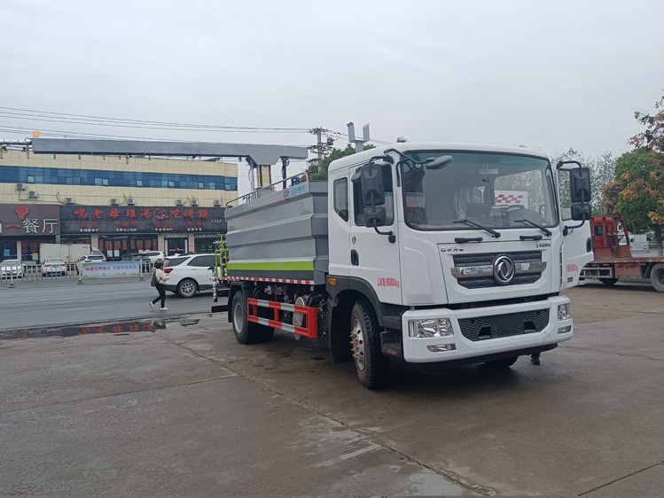 東風D9自動噴淋鐵路抑塵車-12噸自動感應噴灑_大同煤場抑塵灑水車_運煤抑塵劑固化劑噴灑