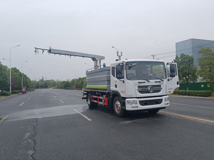 東風(fēng)D9免稅的鐵路抑塵車--12噸降塵灑水車_大同煤場(chǎng)抑塵灑水車_運(yùn)煤抑塵劑固化劑噴灑