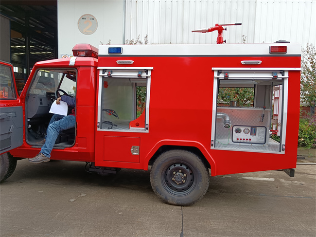 小型皮卡器材消防車_2噸四驅(qū)越野消防灑水車_吉林寧夏_森林消防越野巡邏車北汽雙排5座供水車