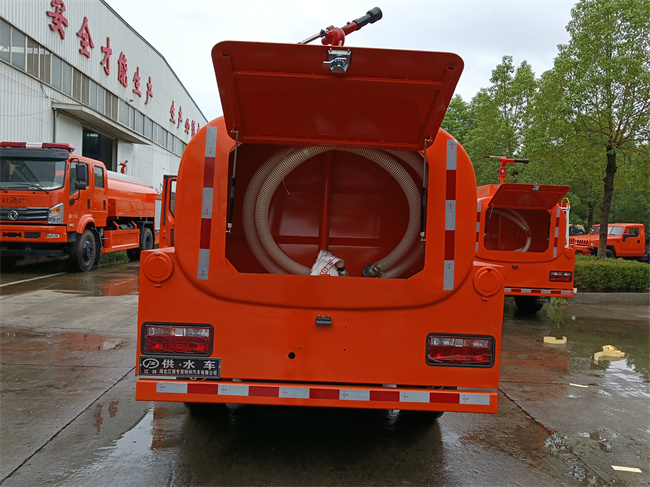 小型皮卡器材消防車_2噸四驅(qū)越野消防灑水車_河北山西_北汽四驅(qū)越野消防裝備車北汽勇士四驅(qū)森林防火指揮車