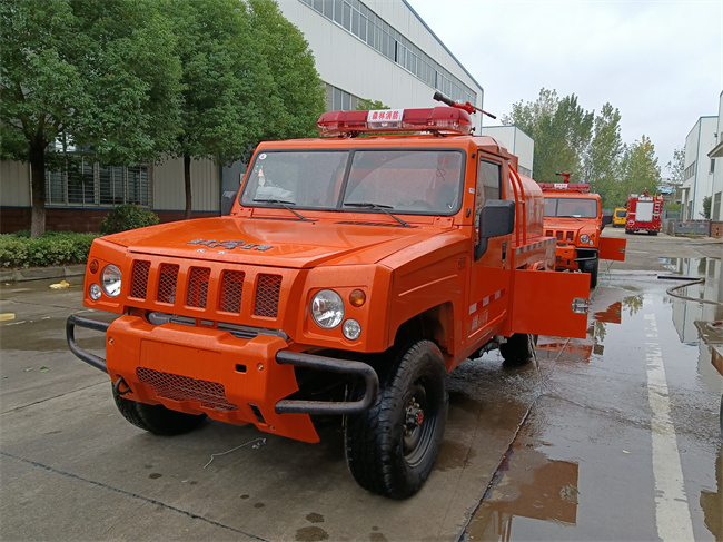 森林巡邏消防車(chē)_越野消防灑水車(chē)_內(nèi)蒙古遼寧_山區(qū)林場(chǎng)草原消防救火車(chē)_北汽勇士四驅(qū)森林防火指揮車(chē)