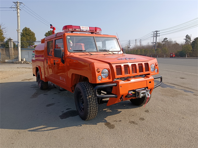 森林巡邏消防車_越野消防灑水車_陜西_四驅(qū)森林消防車_越野四驅(qū)運兵突擊消防車