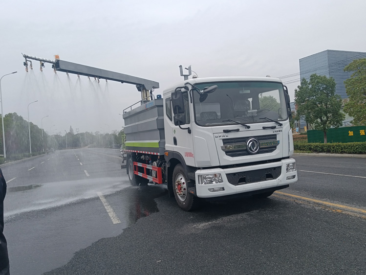 東風(fēng)D9免稅的鐵路抑塵車--12噸降塵灑水車_呂梁煤炭抑塵劑噴灑車-降塵灑水車_裝卸煤炭防塵車