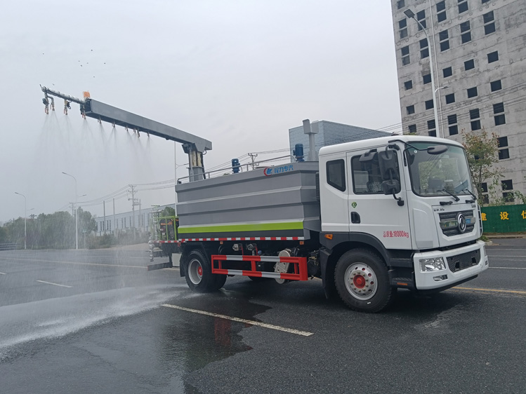 東風(fēng)D9免稅的鐵路抑塵車--12噸降塵灑水車_陜西多功能固化劑噴灑車_煤礦貨場(chǎng)壓制降塵