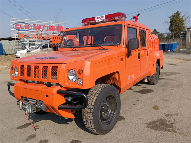 森林巡邏消防車(chē)_越野消防灑水車(chē)_內(nèi)蒙古遼寧_山區(qū)林場(chǎng)草原消防救火車(chē)_北汽勇士四驅(qū)森林防火指揮車(chē)