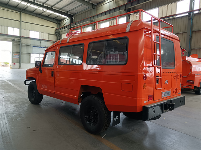 森林防火指揮車_2噸四驅(qū)消防灑水車_安徽福建_應(yīng)急運水車_四驅(qū)越野消防車