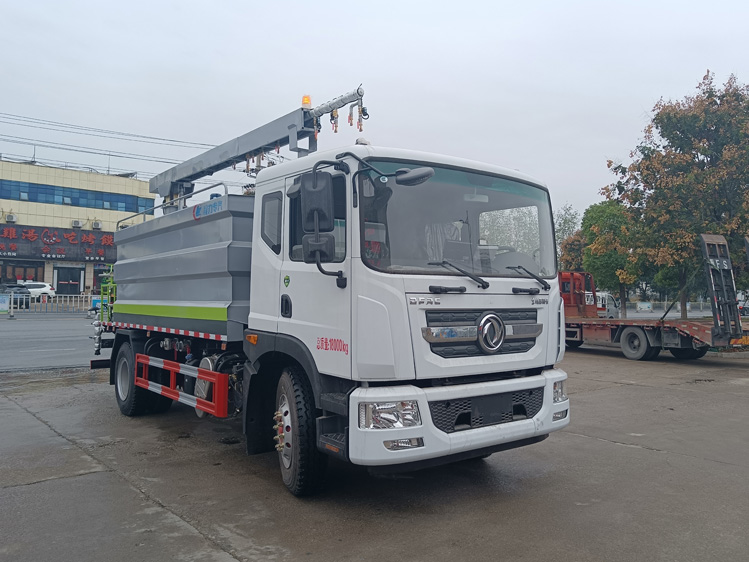 東風(fēng)D9免稅的鐵路抑塵車--12噸降塵灑水車_忻州煤炭抑塵降霾車-鐵道煤炭抑塵劑噴灑車